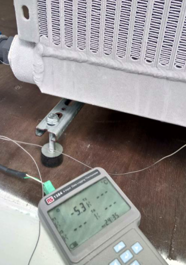Pomiar chłodziarki termoakustycznej - chłodzony pojemnik